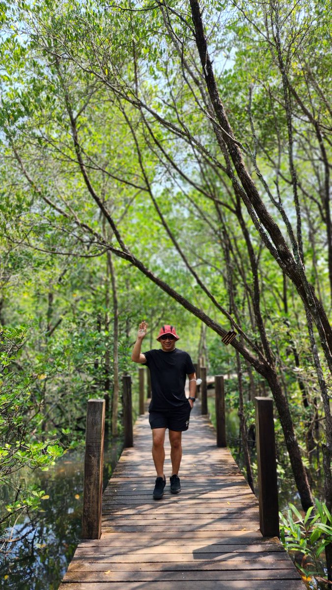 GMarasri's tweet photo. @GMarasri สวัสดีวัยรุ่น... https://t.co/wXuMeaRUKV