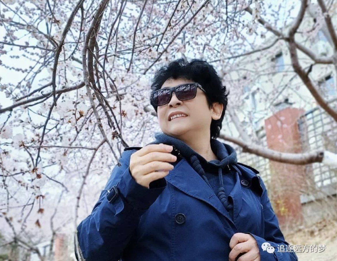 HopeSuper3's tweet photo. Zhehan’s mother enjoys beautiful peach blossoms in Shi Li Pu, a place in Beijing’s Chao Yang District 😊 Hopefully she will have a great time there 🌸🥳❤️

#zhangzhehan https://t.co/Pr6sLh6viM