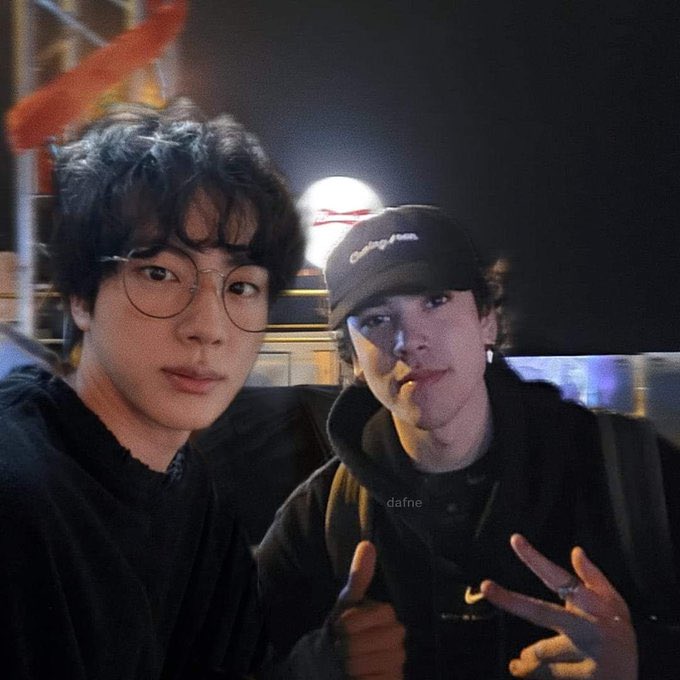 _namjincute's tweet photo. Puro pinche BTS, Morat y Spreen en este perfil https://t.co/aoUW1Vaj9G