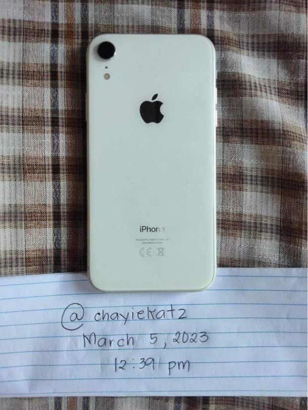 chayiekartz_'s tweet photo. ⚠️ SCAMMER ALERT ⚠️ ( a thread )
     PLEASE HELP RT !

twt username : @bonjmail
gcash number : 09816681768

bought iphone xr from her , but i think i was scam , and i’m genuinely crying rn because it’s my first time na ma-scammed ako sa twt , i worked hard for that money. https://t.co/zJ2jv0dZmX