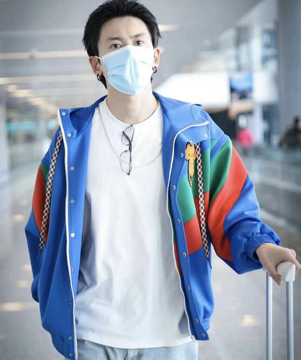 HopeSuper3's tweet photo. And Zhehan is flying to Beijing now 🥰❤️ He will reunite with his mom 🥰💕

#zhangzhehan https://t.co/92uAlJyWs2