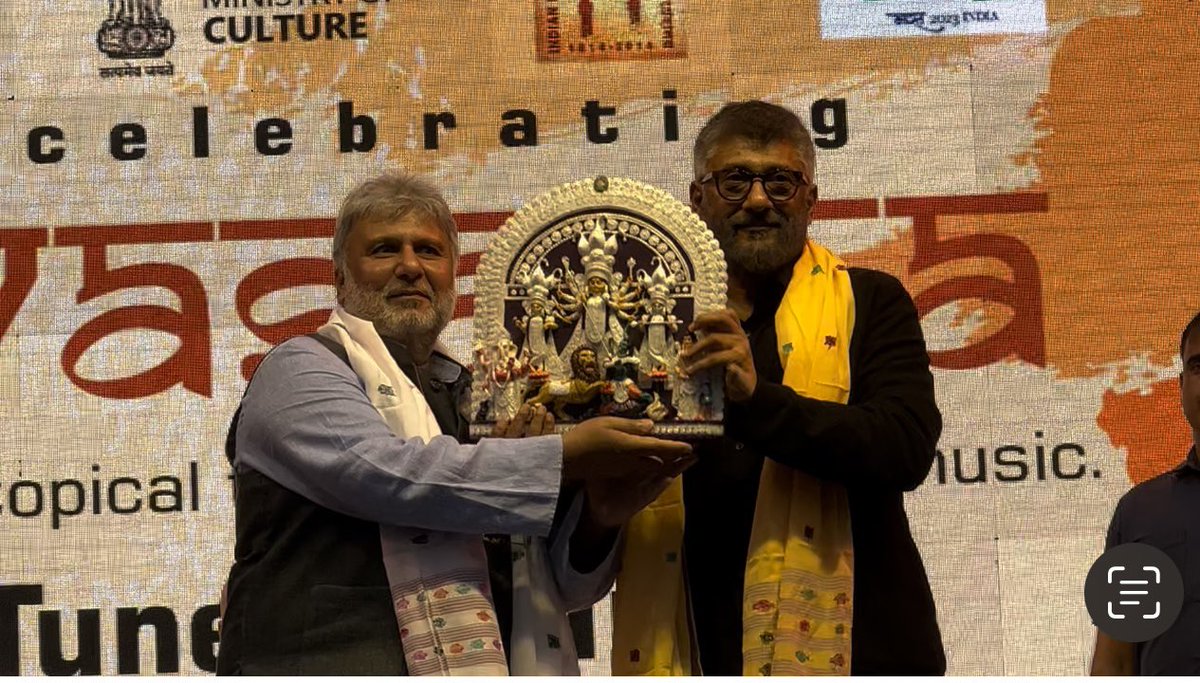 vivekagnihotri's tweet photo. Thank you Kolkata, thank you Bengal, thank you @MinOfCultureGoI @swapan55 historical #IndiaMuseum for such overwhelming reception. My first public address after assault at Jadhavpur Univ in 2016.
Thanks for mementos of Maa Kaali & Maa Saraswati whose blessings Bharat needs most. https://t.co/Oqy4XH2EX0
