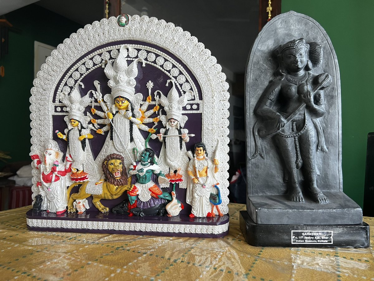vivekagnihotri's tweet photo. Thank you Kolkata, thank you Bengal, thank you @MinOfCultureGoI @swapan55 historical #IndiaMuseum for such overwhelming reception. My first public address after assault at Jadhavpur Univ in 2016.
Thanks for mementos of Maa Kaali & Maa Saraswati whose blessings Bharat needs most. https://t.co/Oqy4XH2EX0