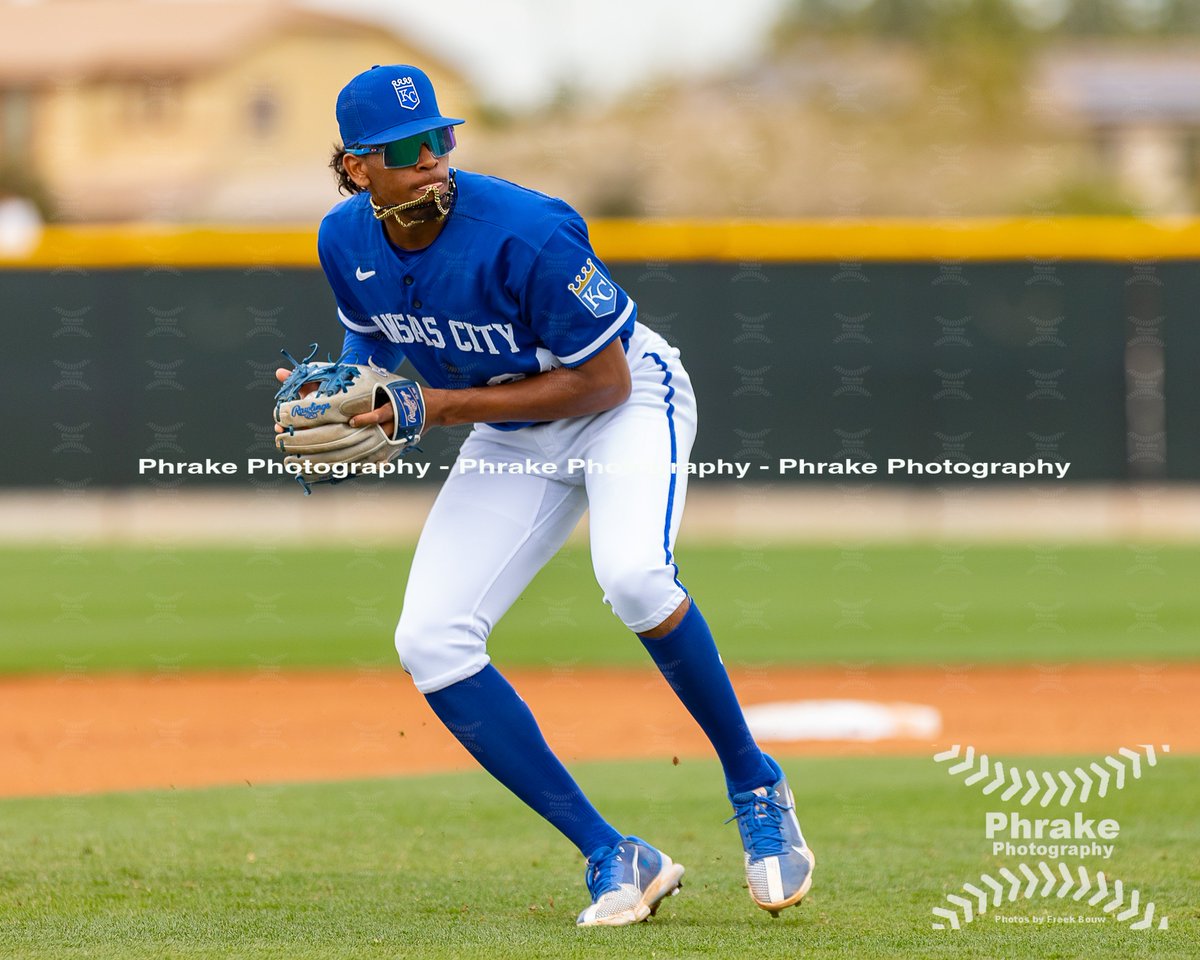 phrakephoto's tweet photo. Austin Charles (34) SS KC Royals @AustinCharles25
#royals #AlwaysRoyal #TogetherRoyal #kansascityroyals #kcroyals #RaisedRoyal #welcometoroyalty @RoyalsFarm @royalsPD @Surprise_Royals
#goroyals #letsgoroyals #beroyalkc
#beisboldominicano #talentodominicano #peloterodominicano https://t.co/NqyxMYz2Ws