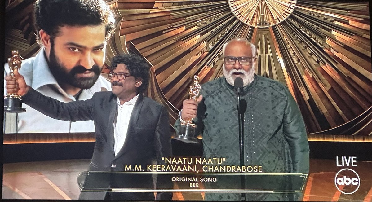 देश को गौरवान्वित करने वाला पल..!

ऑस्कर अवॉर्ड में भारत ने इतिहास रचते हुए #RRR के गाने नाटू-नाटू ने ऑस्कर अवॉर्ड जीता, संगीतकार पद्मश्री @mmkeeravaani जी को बधाई! 
#RRRForOscars
#NaatuNaatuForOscars
#Oscarsredcarpet