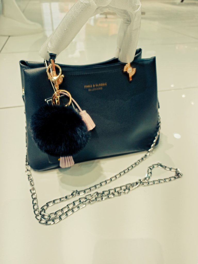 Add a touch of luxury to your life.
# Paris & Classic 
#handbags #fashion #bags #handbag #bag #accessories #style #purse #onlineshopping #handmade #slingbag #clutch #handbagsforsale #shopping #totebag #purses #shoes #fashionista  #handbagaddict #handbagshop #leather #shoulderbag