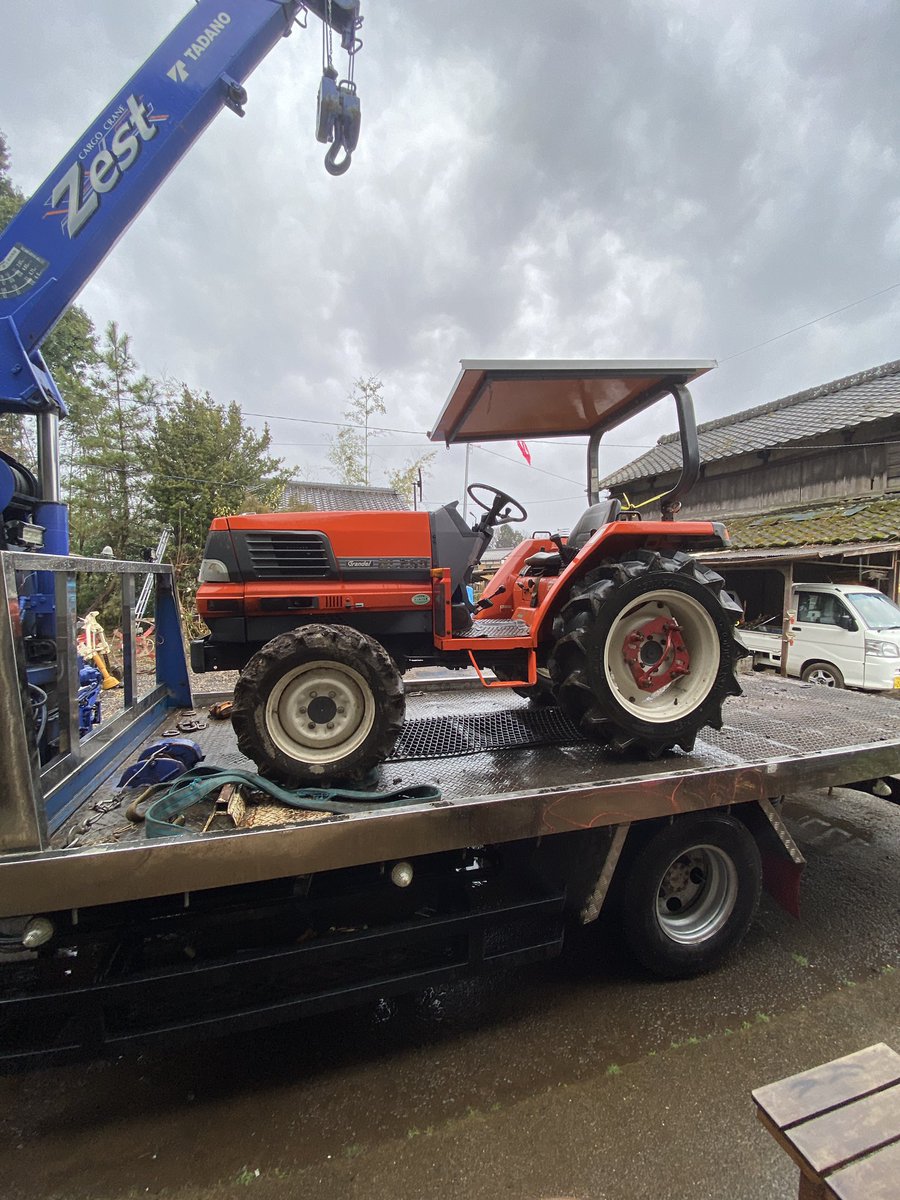 hansen_farm's tweet photo. 今までお世話になったトラクターとお別れしました😭
じいちゃんが購入してかれこれ20年以上は使っていたかな🤔
米の面積が増え、畑での作業でたくさん尽力なさったと思います😢
ボクの農業ライフの1ページに刻みます!
本当にありがとう🥹
#KUBOTA
#クボタ
#GL260
#今までありがとうございました https://t.co/qujteBVpc5