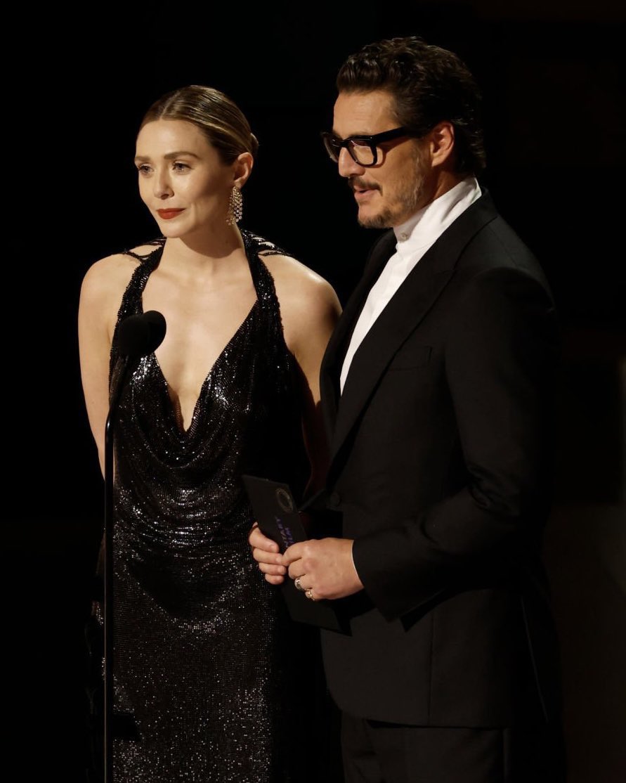 marvelvizhn's tweet photo. mama y papa. mama y papa.
#oscars https://t.co/3LAlRHj9mV