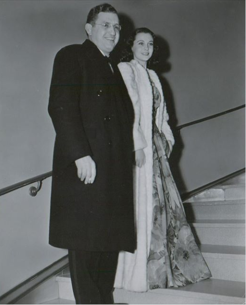 SoScarlett1's tweet photo. Hattie McDaniel and Vivien Leigh both entering up the same stairs to the Cocoanut Grove nightclub inside the Ambassador Hotel, for the 1940 #Oscars. Judy Garland sang on stage. #TCM #oldHollywood #GWTW #GONEWITHTHEWIND #TCMparty #HattieMcDaniel #VivienLeigh #CocoanutGrove https://t.co/3iEWbFkIro