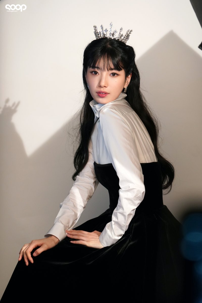 soop_ent's tweet photo. 그만 말하고 싶은데…
우리 #수지 배우 진짜 너무 예뻐요 ꙳꒰ ੭ ˃̶̀·̮˂̶́꒱੭ ⊹
기대해, 수지를… 💗
☞ https://t.co/FTdWEX7YcR
⠀
#suzy #네이버시리즈 #naverseries #언니이번생엔내가왕비야 #매니지먼트숲 #managementsoop https://t.co/zvv1td3ejj