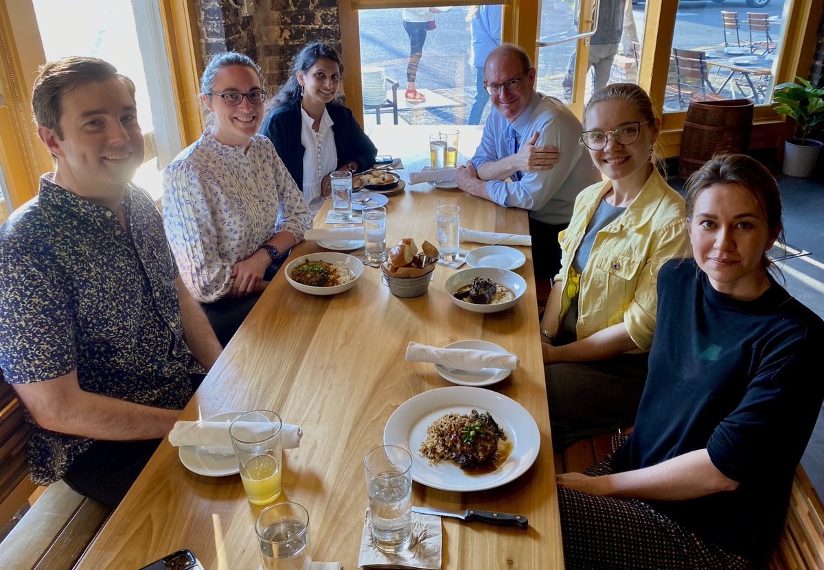 Current and former CCF GI/HPB fellows meeting up for dinner at USCAP 2023!!