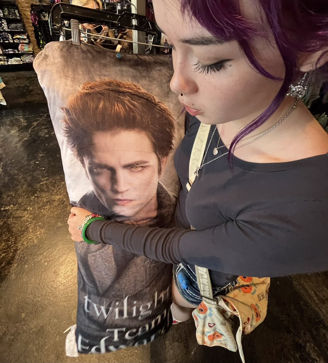 belal0vesapples's tweet photo. #teamedward #bedward https://t.co/3VLQ69BhPX