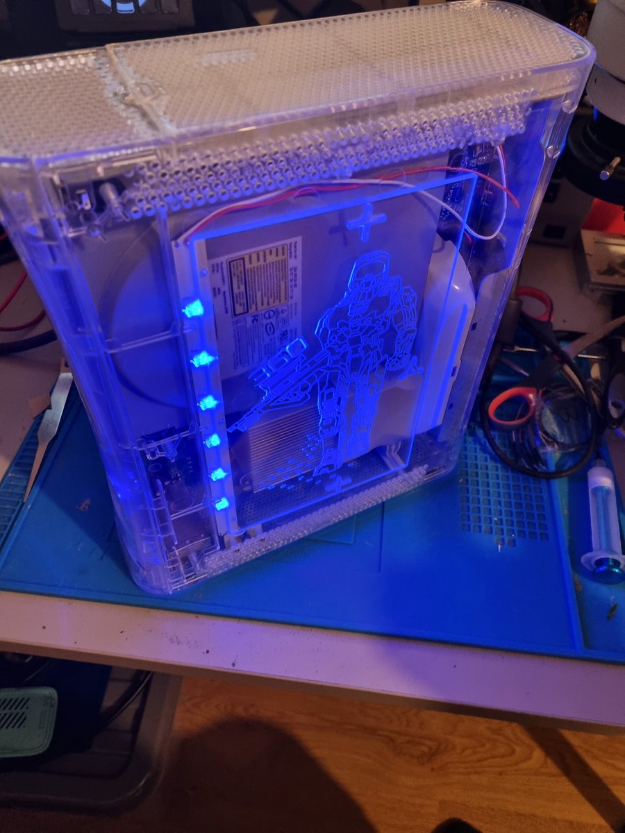 AcidzModShop's tweet photo. My new personal console. RGH1.2 Jasper Big Block in a brand new clear XCM  Blue Halo Case https://t.co/gce29bmUUL