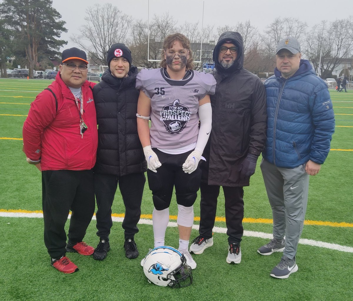 chatfootball's tweet photo. Congratulations to Varsity Grey Defensive MVP LB/TE @_0Gavin0_ 🏆

Miss the action? Watch every minute on our YouTube channel CanadaFootballChat LIVE! 🎥

#FPC West Coast Showcase 🦊 https://t.co/ssnBaNdkOK
