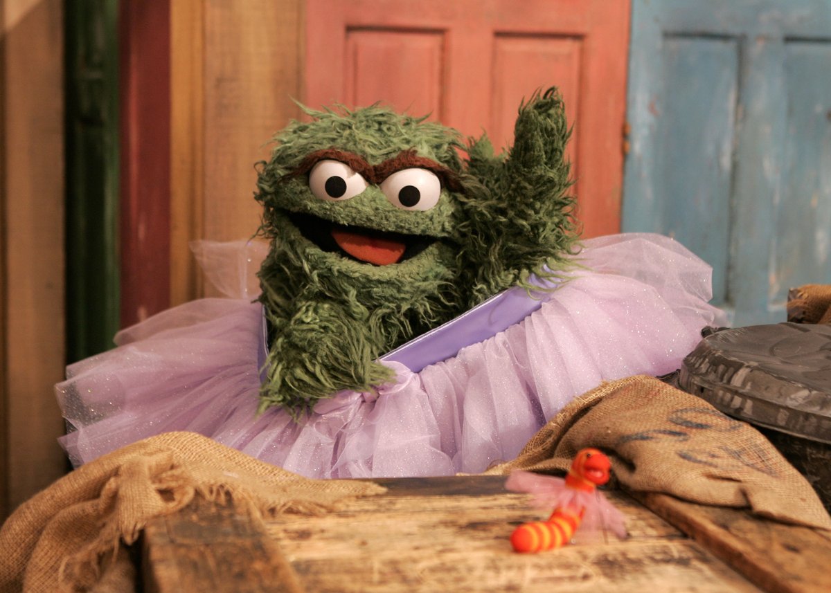 OscarTheGrouch's tweet photo. Best Costume Design: Me! For whatever I wear. I always look snazzy! #OscarsOscars https://t.co/3iKcXQxsNr