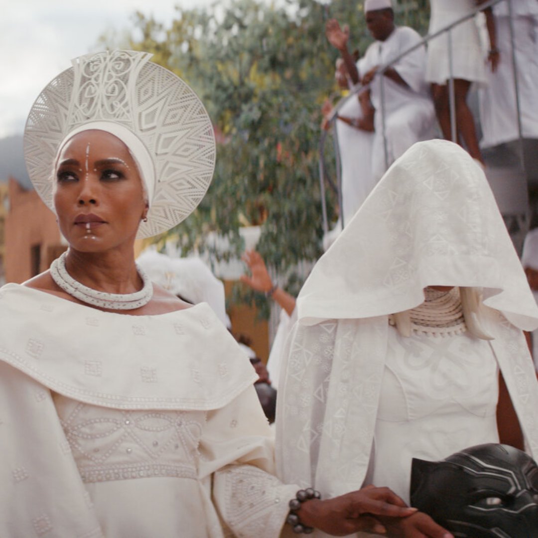 etnow's tweet photo. Ruth Carter wins Best Costume Design for ‘Black Panther: Wakanda Forever.' #Oscars95 https://t.co/7EVFvVwkNW https://t.co/JppjvuolXM