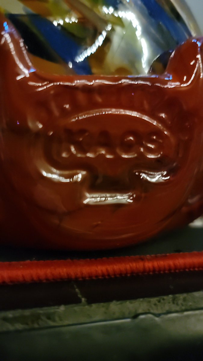 Getsinged1's tweet photo. @kaosglass are you the same company that once produced this type of glass https://t.co/yYQ4ubQMil