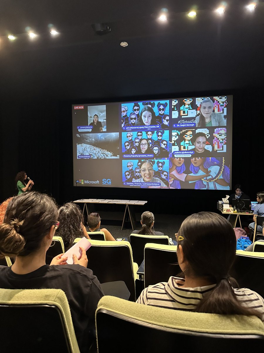 diariosdeclau's tweet photo. Por más mujeres en tecnología! 🤞🚀✨

Me encantó por fin conocer a tantas @Technolatinas juntas 💜

#CumbreDeComunidades https://t.co/VXZIqizMXj