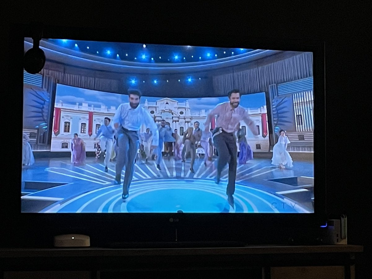 nikitoomey's tweet photo. I need @AshleyMacisaacM to do a remix with the #NaatuNaatu song on the #Oscars ❤️🎻🎶 https://t.co/6LBgHjnjVn