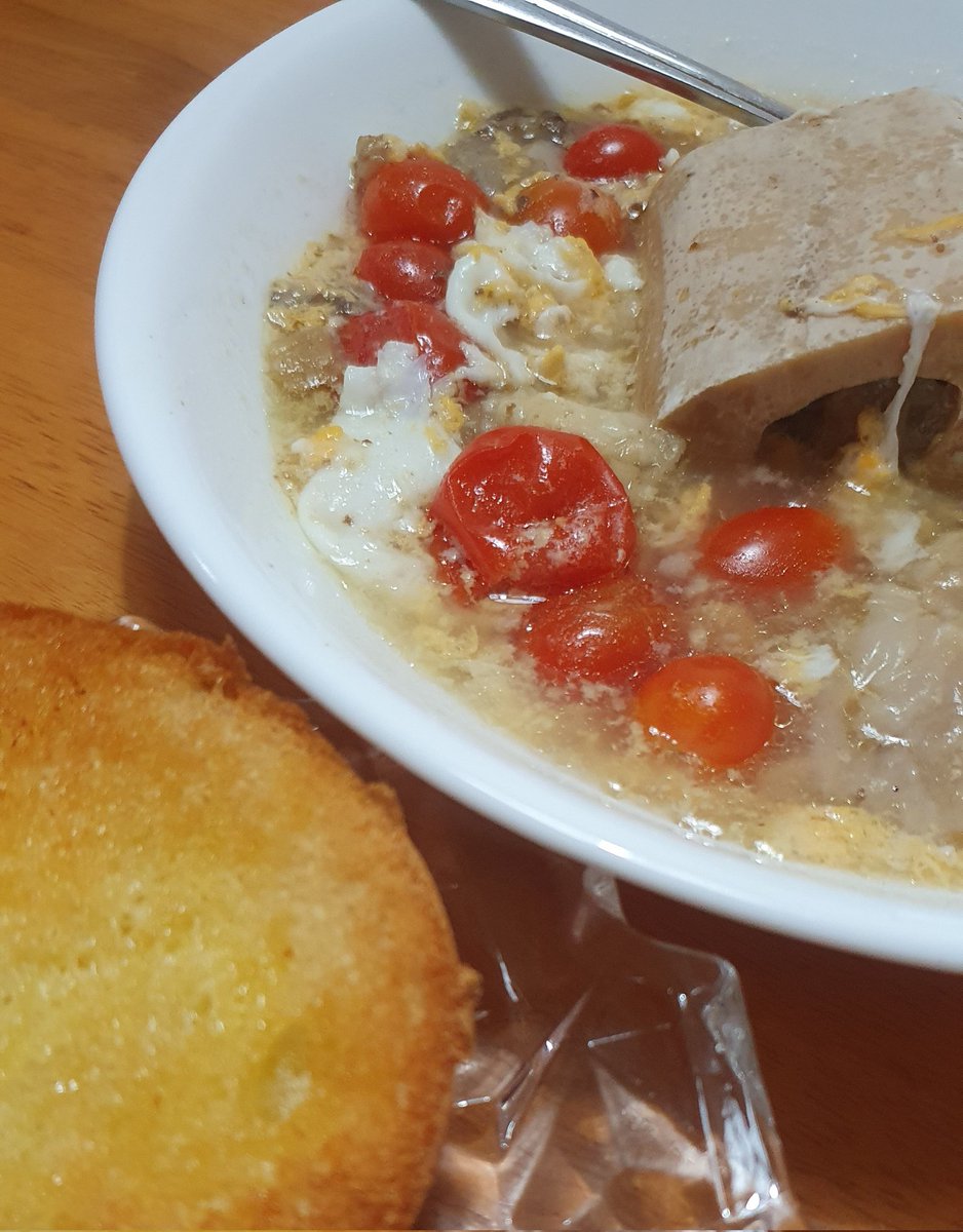getnurut's tweet photo. Bone broth dah siap!

24 jam slow cook.

Today's breakfast: bone broth + 🥚 + marrow bone + bread with butter
#SinanjungSuriaEats

Freeze half of the broth to bring to Langkawi later this week 🤍 https://t.co/Oda9iA7ZEM