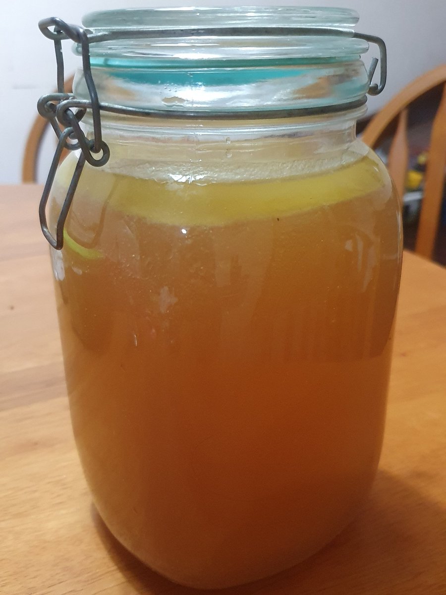 getnurut's tweet photo. Bone broth dah siap!

24 jam slow cook.

Today's breakfast: bone broth + 🥚 + marrow bone + bread with butter
#SinanjungSuriaEats

Freeze half of the broth to bring to Langkawi later this week 🤍 https://t.co/Oda9iA7ZEM