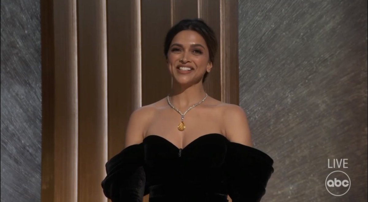 dpobsessed's tweet photo. DEEPIKA PADUKONE ON THE OSCAR STAGE https://t.co/zWthPVM4PZ