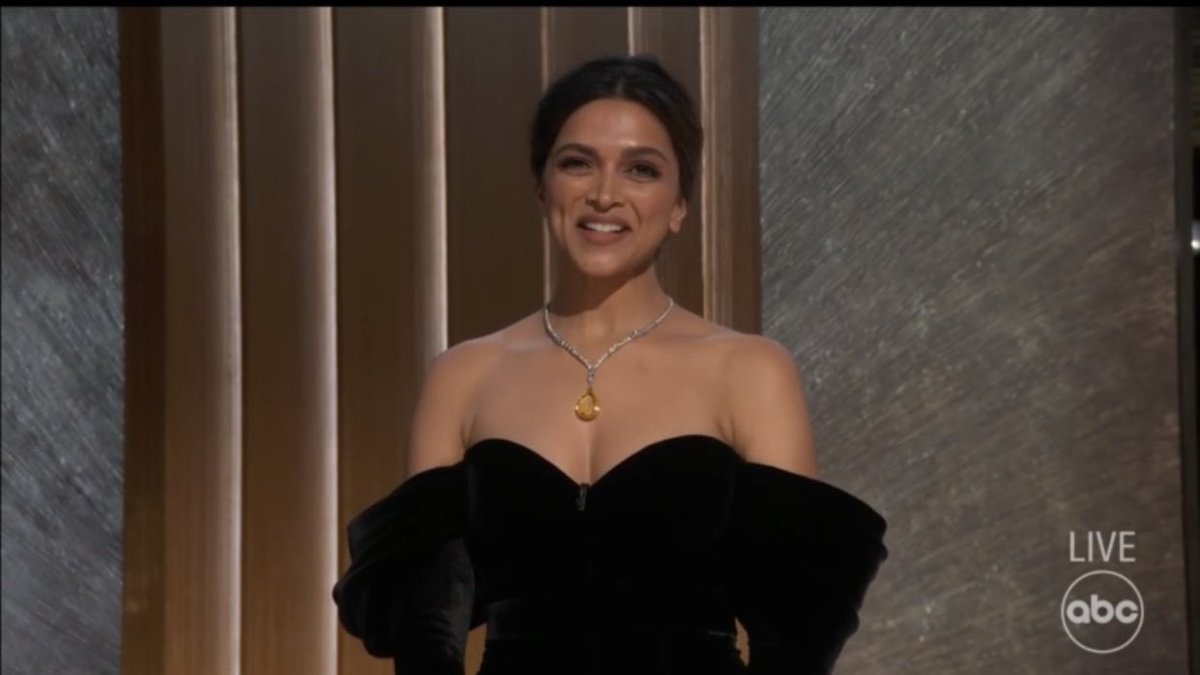 dpobsessed's tweet photo. DEEPIKA PADUKONE ON THE OSCAR STAGE https://t.co/zWthPVM4PZ
