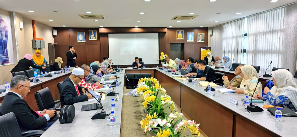 Amran Mohd Majid (@amranmohdmajid1) on Twitter photo 9 Mac 2023 | Mesyuarat Sektor Pakar Bil. 2/2023 di Bilik Mesyuarat Mutiara, JKR Pulau Pinang dan Lawatan Kerja ke pejabat JKR Pulau Pinang. Terima kasih juga diucapkan kepada <a href="/JKRCKUB/">Cawangan Kontrak & Ukur Bahan</a> sbg urusetia mesyuarat & <a href="/JKRPulauPinang/">JKR Pulau Pinang</a> atas hospitaliti bagi penganjuran mesyuarat kali ini. 9 Mac 2023 | Mesyuarat Sektor Pakar Bil. 2/2023 di Bilik Mesyuarat Mutiara, JKR Pulau Pinang dan Lawatan Kerja ke pejabat JKR Pulau Pinang. Terima kasih juga diucapkan kepada <a href="/JKRCKUB/">Cawangan Kontrak & Ukur Bahan</a> sbg urusetia mesyuarat & <a href="/JKRPulauPinang/">JKR Pulau Pinang</a> atas hospitaliti bagi penganjuran mesyuarat kali ini.