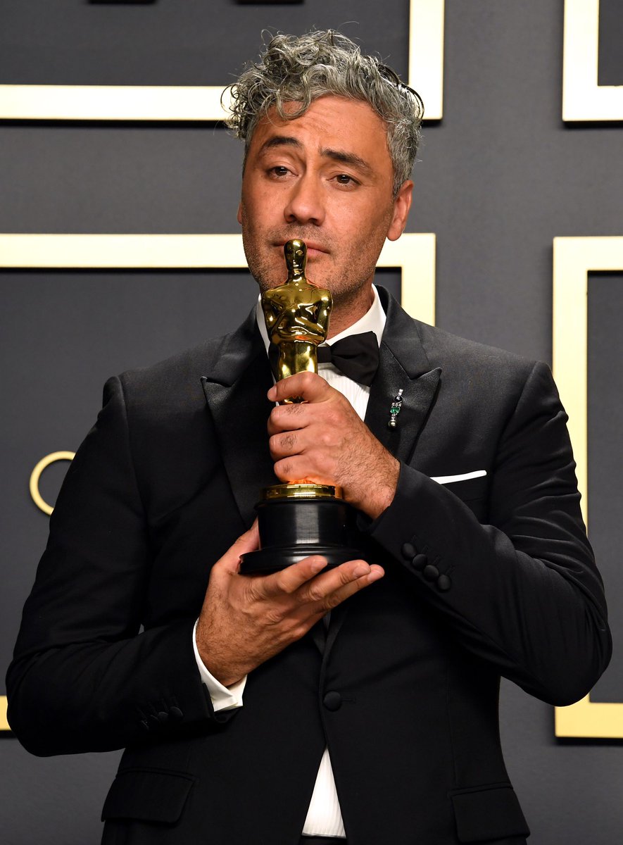 waitititaikas's tweet photo. thinking about when taika waititi won his first oscar https://t.co/VrT92KYMqX