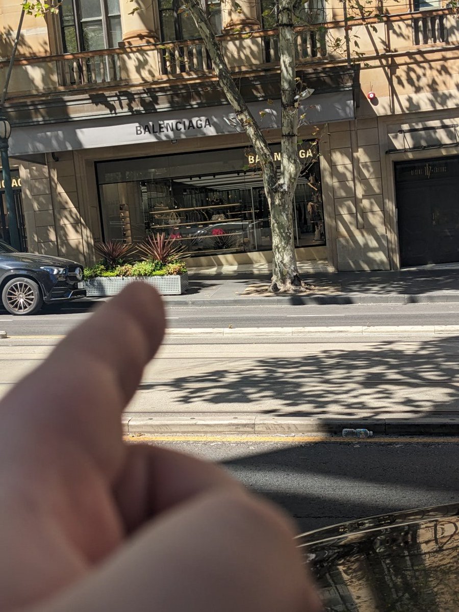 Woah it's just like fortnite but real life