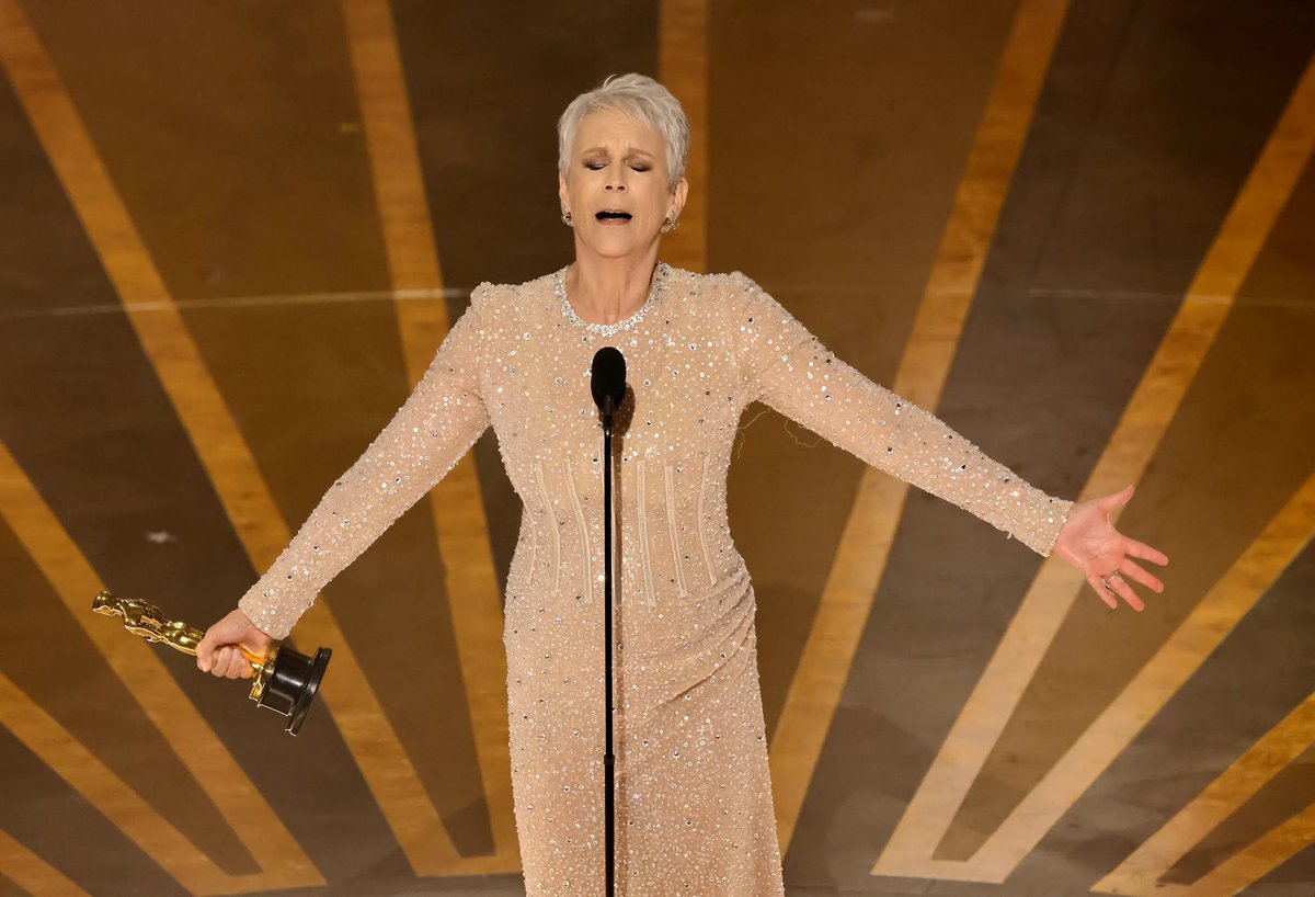 RealLindaBlair's tweet photo. @jamieleecurtis Jamie! What a wonderful speech! 👏🏻👏🏻👏🏻👏🏻Congratulations my friend! #AcademyAwards #Oscars2023 https://t.co/L0tuWbhmax