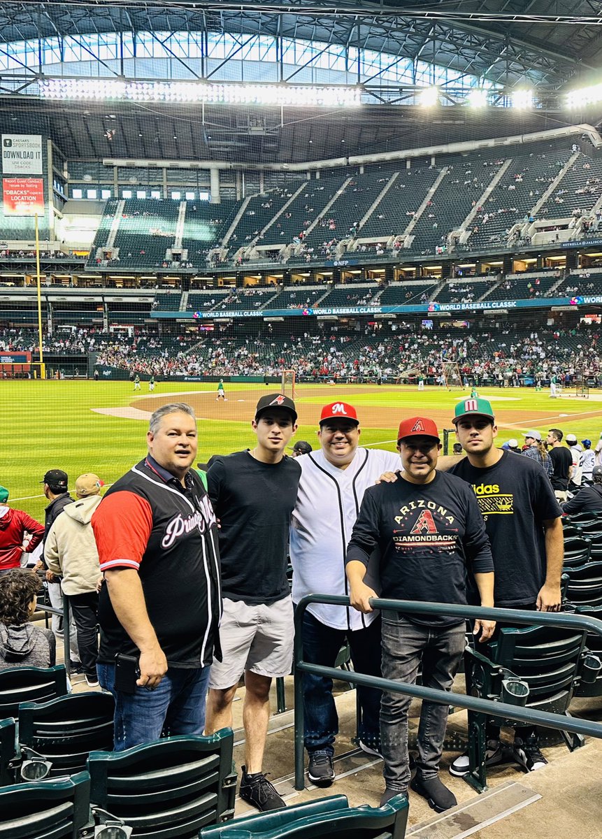 rgargod's tweet photo. #WorldBaseballClassicPHX @WBCBaseball Apoyando a México 🇲🇽 https://t.co/MJS9mvRkpt