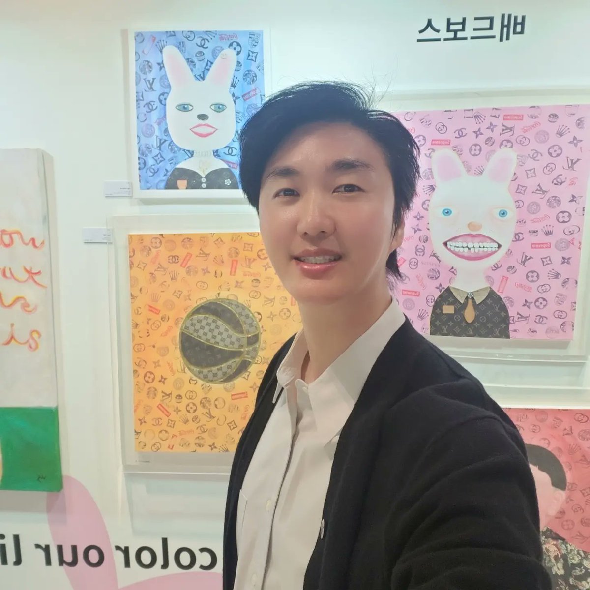 BADBOSS_Artist's tweet photo. 판교 현대 백화점 아트 뮤지엄에서 기안84, 박신양, 최민수, 김종서, 박혜경, 김완선, 이태성과 함께 전시중입니다.3월 10일부터 4월 9일까지 판교 아트뮤지엄에서 전시를 합니다. 많은 관심부탁드립니다.🙇‍♂️✌️
아트뮤지엄 전시회
현대백화점 판교점
많은 응원과 사랑 부탁드립니다 https://t.co/FDV0Fl75yg