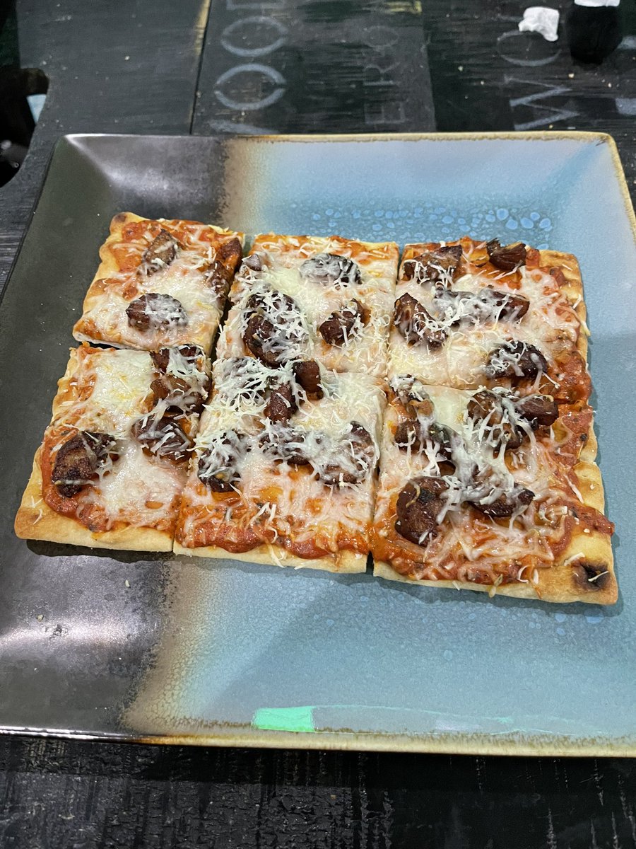 towelthetank's tweet image. Some #everyplate Flatbread pizza. Time for #LastOfUsHBO finale