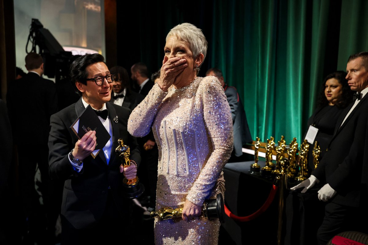 enews's tweet photo. These two. 🫶 🥹 #Oscars https://t.co/yjAAn8zIZB