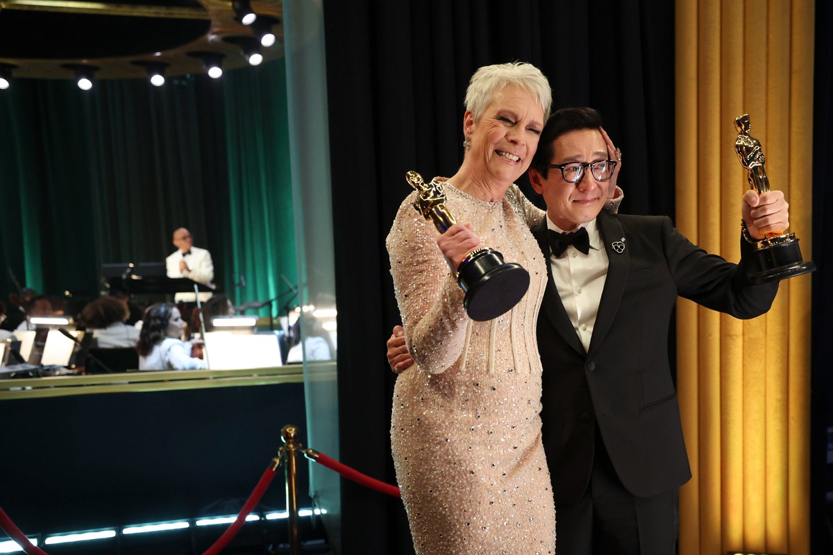 enews's tweet photo. These two. 🫶 🥹 #Oscars https://t.co/yjAAn8zIZB
