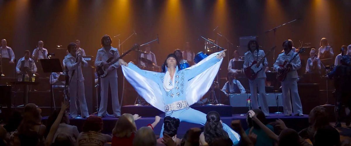 househarington's tweet photo. and they're telling me that ELVIS didn't deserve the oscar for best costumes. #oscars https://t.co/7Bs8oB4Hr1