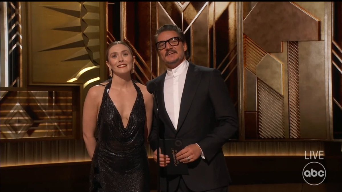 THIS IS LITERALLY MOMMY AND DADDY !!!!!!!! #Oscars