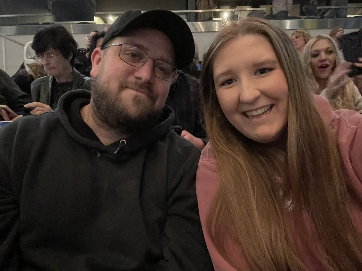 acarpenter04's tweet image. Blake Shelton Concert in Indy! 🎉#BSINDIANAPOLIS