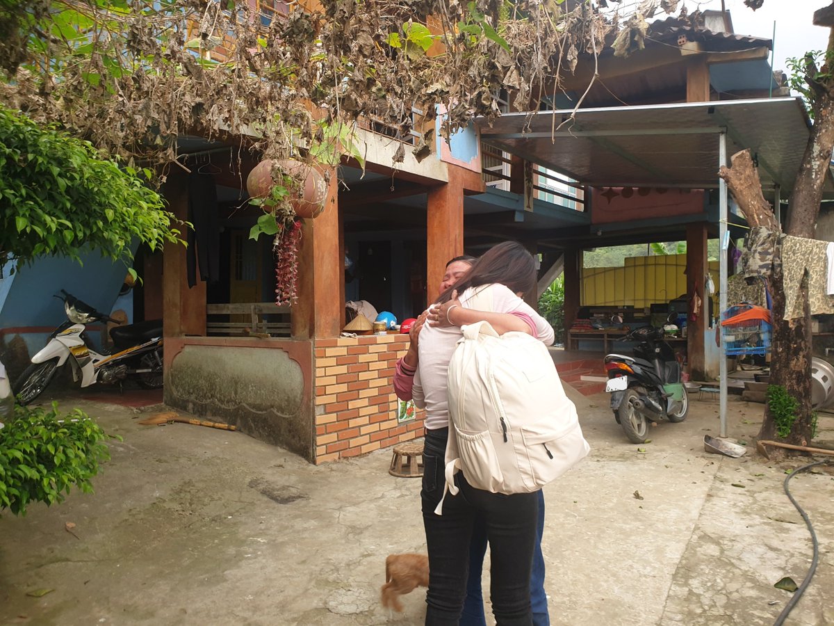BlueDragonVN's tweet photo. Rescuing people from slavery...

Reuniting families who were torn apart by trafficking...

Representing victims in court...

Every step of the way, Blue Dragon is helping people to overcome #HumanTrafficking and get their lives back.

https://t.co/0d4qT8tDgz https://t.co/ofojAhe9gr