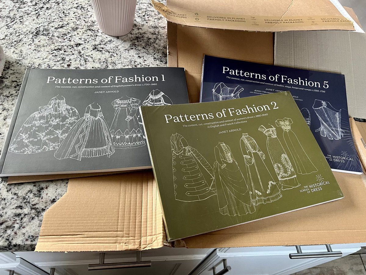 SarahLoueees's tweet photo. Better late than never: I’m finally getting around to starting Volume 1 of the ✨best Valentine’s present I’ve received to date✨. 
#historicaldress #patternsoffashion https://t.co/NolsHAP0n6
