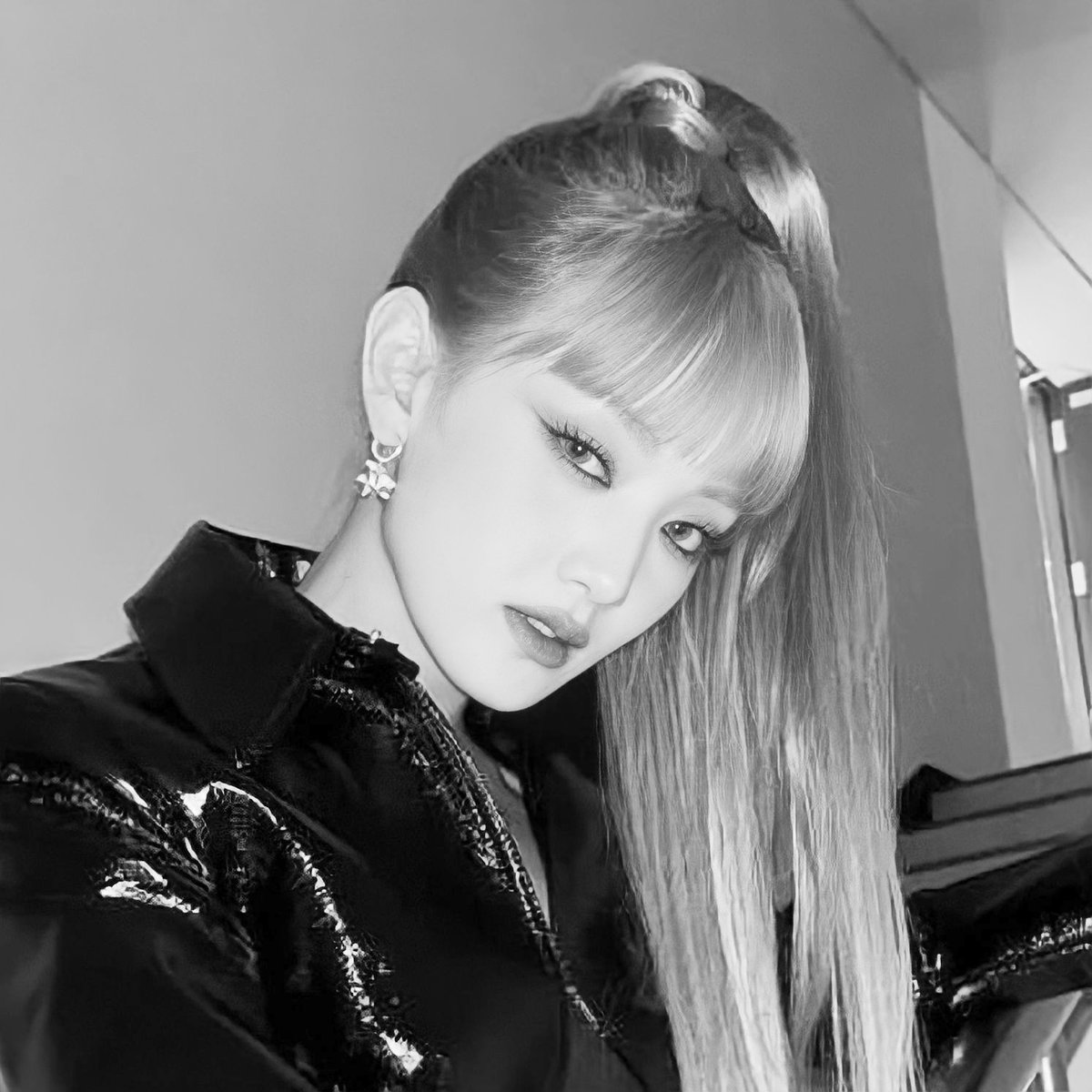 vioolettx's tweet photo. ㅤ 

ㅤㅤㅤㅤㅤㅤㅤㅤ  ̸ᅟ l'âme est brisée. 

ㅤ https://t.co/KsZFAvFCUc