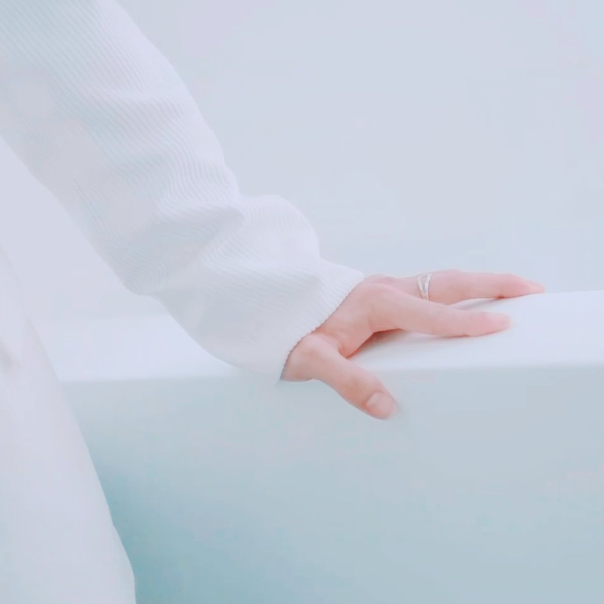 ananpage's tweet photo. 🩵☁️💍❄️🦋

Stars are the daisies that begem; The blue fields of the sky.

@yinyin_anw @warwanarat
#yinyin_anw #warwanarat #หยิ่นวอร์
#CLAIRExYINWAR #MoyoorningYinWar https://t.co/tbd0fmzOj6