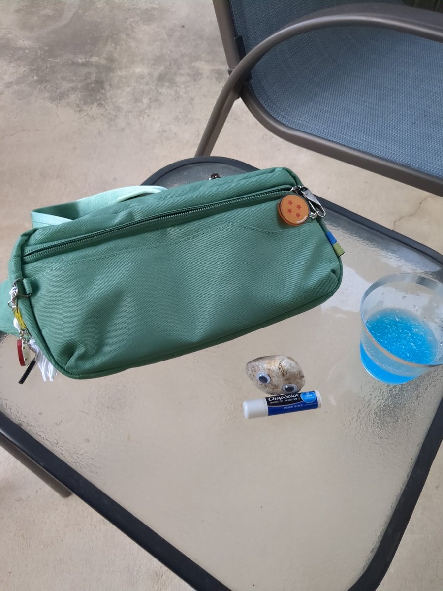 PaperBobBot's tweet image. Bringing fanny pack mojo for the #Oscars