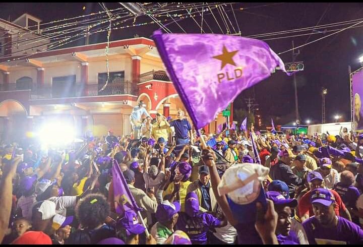 amaalmanzar's tweet photo. El PLD⭐ Es la mejor marca politica en toda la historia de la RD , Gracias mi presidente histórico por gobernar por el pueblo y para el pueblo @DaniloMedina
#YoSoyPLD💜
#PLDSegundaMayoria
#pldsetransforma https://t.co/FWuqddHIIT