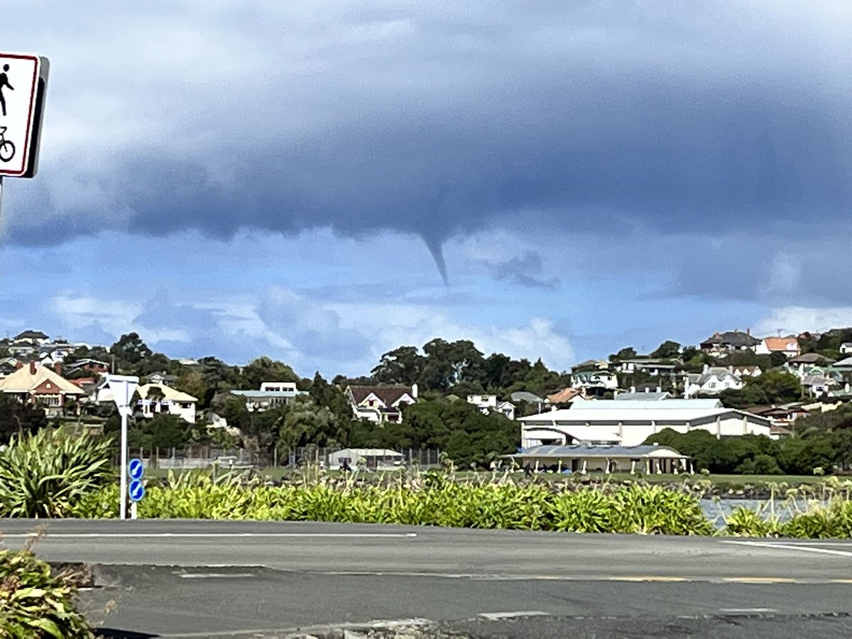 TimSlade15's tweet photo. Well I can tick Funnel cloud off my weather spotting list. ✅🌪️ https://t.co/NYI7QXGFKG