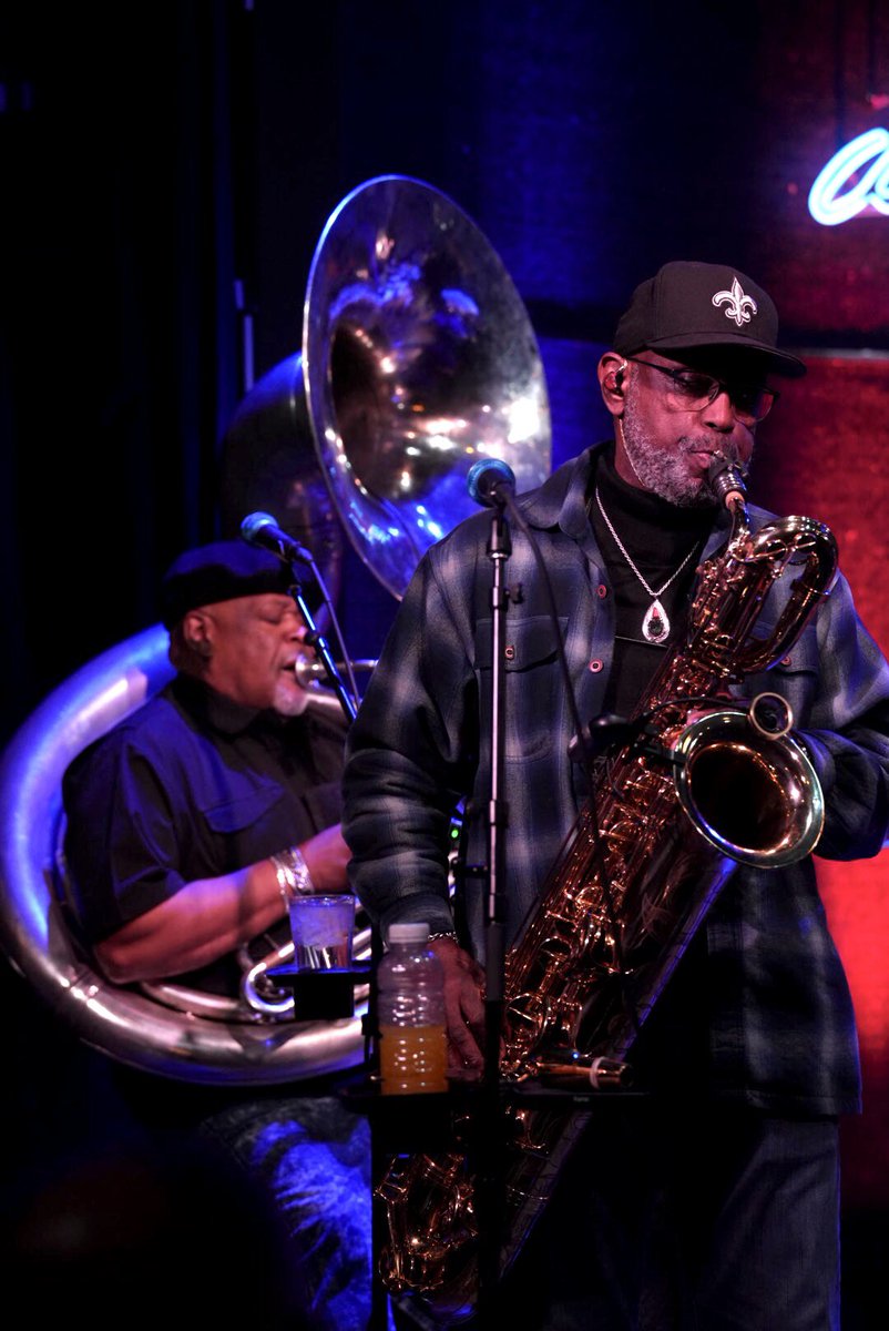 fantailmedia's tweet photo. A couple of quick #instantposts of @dirtydozenbrass right now @DakotaMpls; #CookieLadysWorld in #Minneapolis and Iβm just photographing it. πΆπ·β€οΈ https://t.co/3hQJaNDN6k