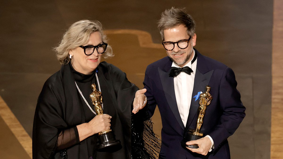 empiremagazine's tweet photo. "Don’t ever forget – you’re only as good as your team. This is for all the people who’ve helped me get on this stage. I’m so honoured," says Best Production Design winner Ernestine Hipper. #Oscars 

https://t.co/XoYgtBuxn1

📸: Getty https://t.co/JdpgftLnkK