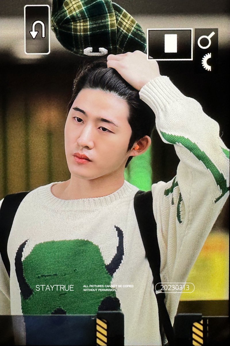 staytrue_kr's tweet photo. 230313 ICN 아침이라 평소보다 동그래서 기여웡 잘가아아🤍 #비아이 #한빈 @shxx131bi131 https://t.co/AAgqgAOqpI