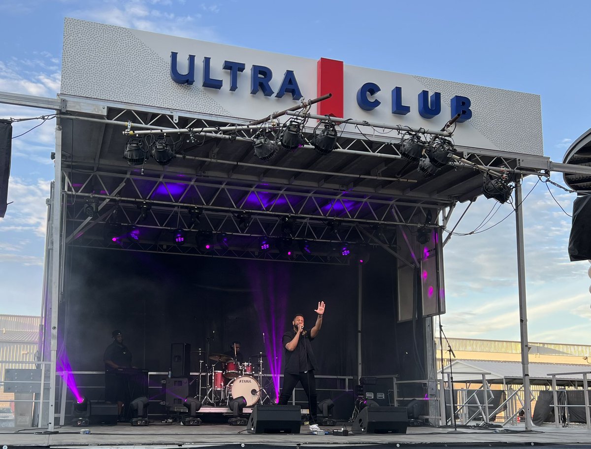 JustinGarner's tweet image. Thank you San Antonio! Go @spurs go! 🎶🎶❤️‍🔥 #HalftimeShow #PregameShow